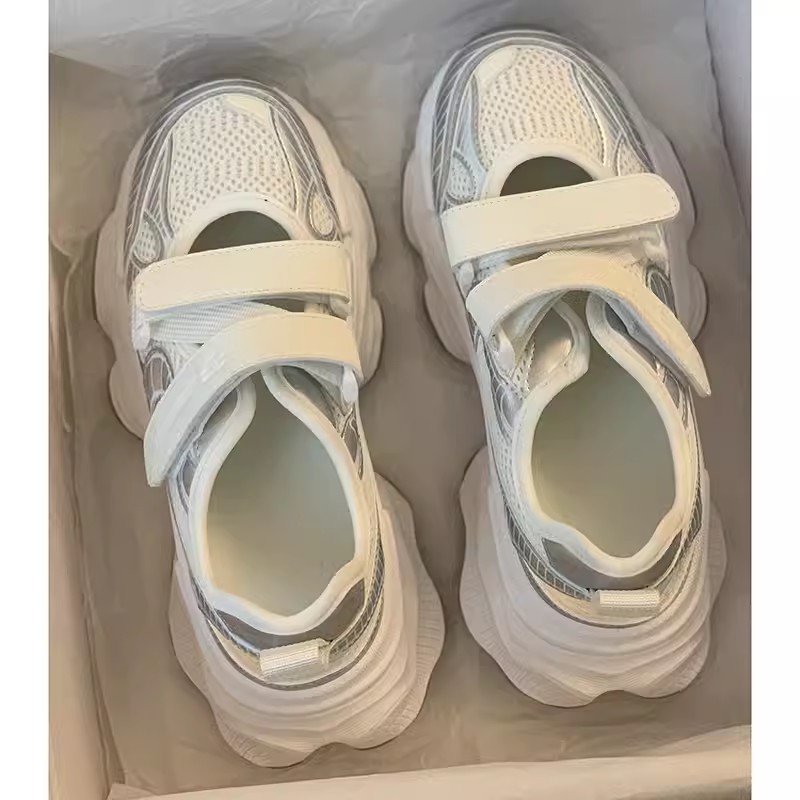 Metaliczne srebrne ażurowe san – Velcro Strap Sandal recenzja i cena